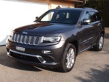 Une Jeep Grand  Cherokee Summit...